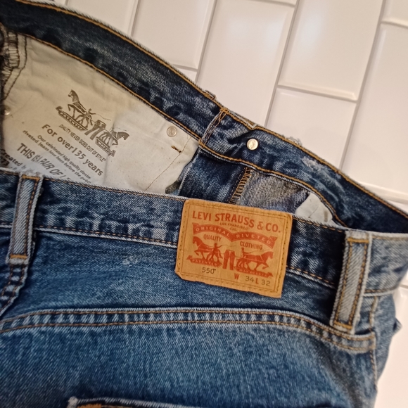 Levi’s 550 Men's Relaxed Fit Jeans Medium Wash Size 34X32 - Picture 4 of 6